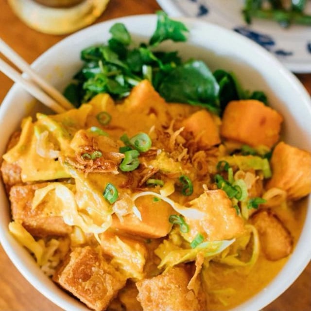 Curry Tofu Bowl.
